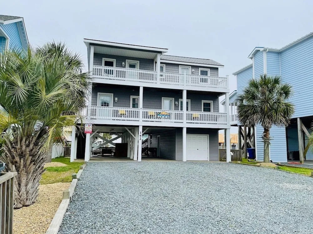 Beach Bells 4 Bedroom Home by RedAwning