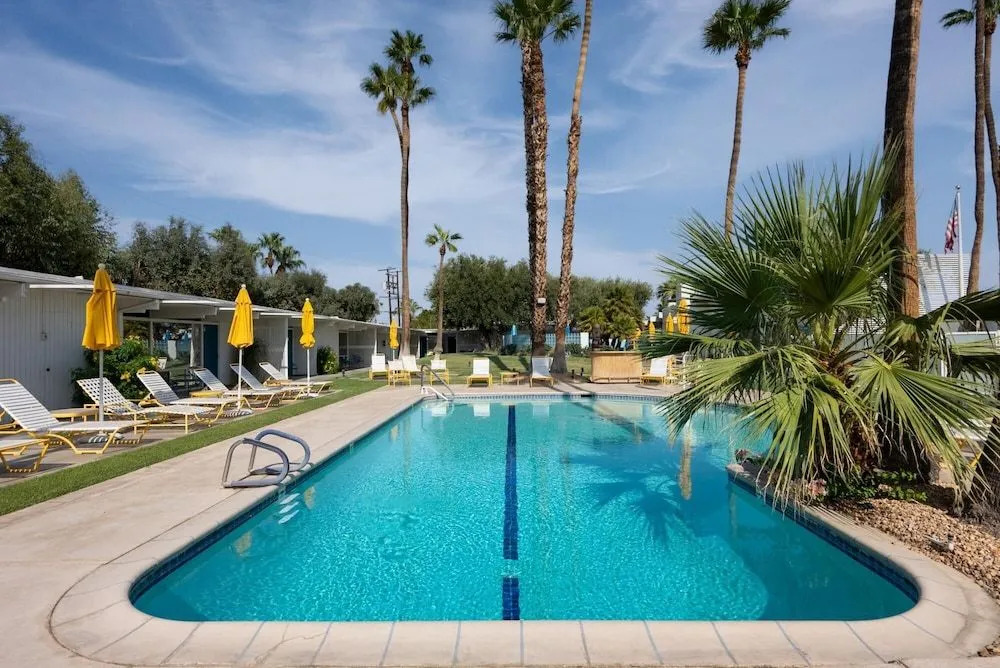 Monkey Tree Hotel 6 in Palm Springs