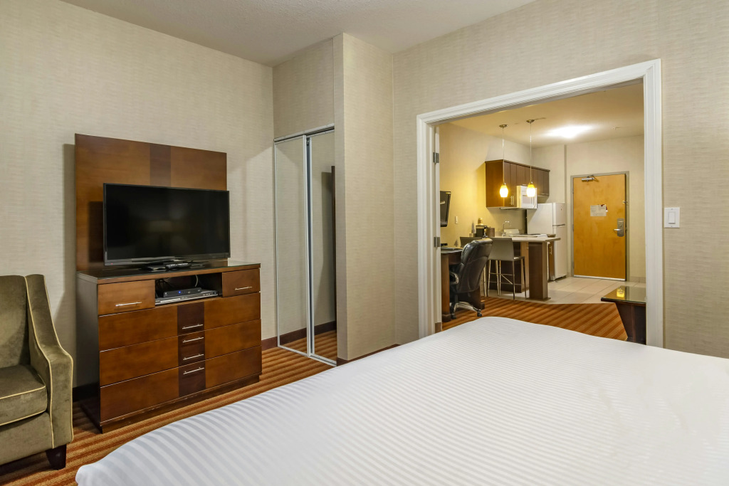 Devonian Hotel and Suites