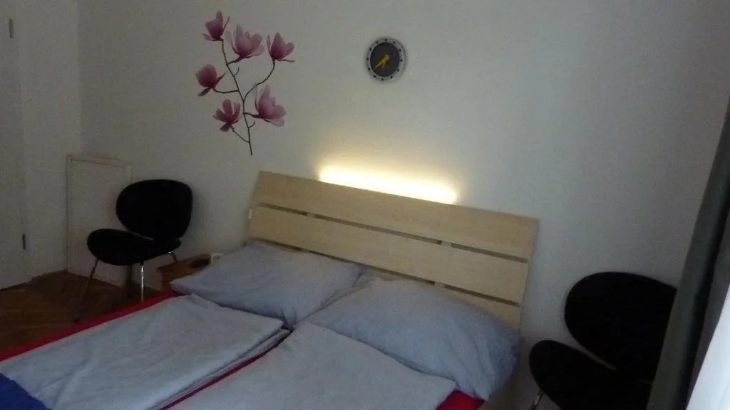 Plaza Rooms