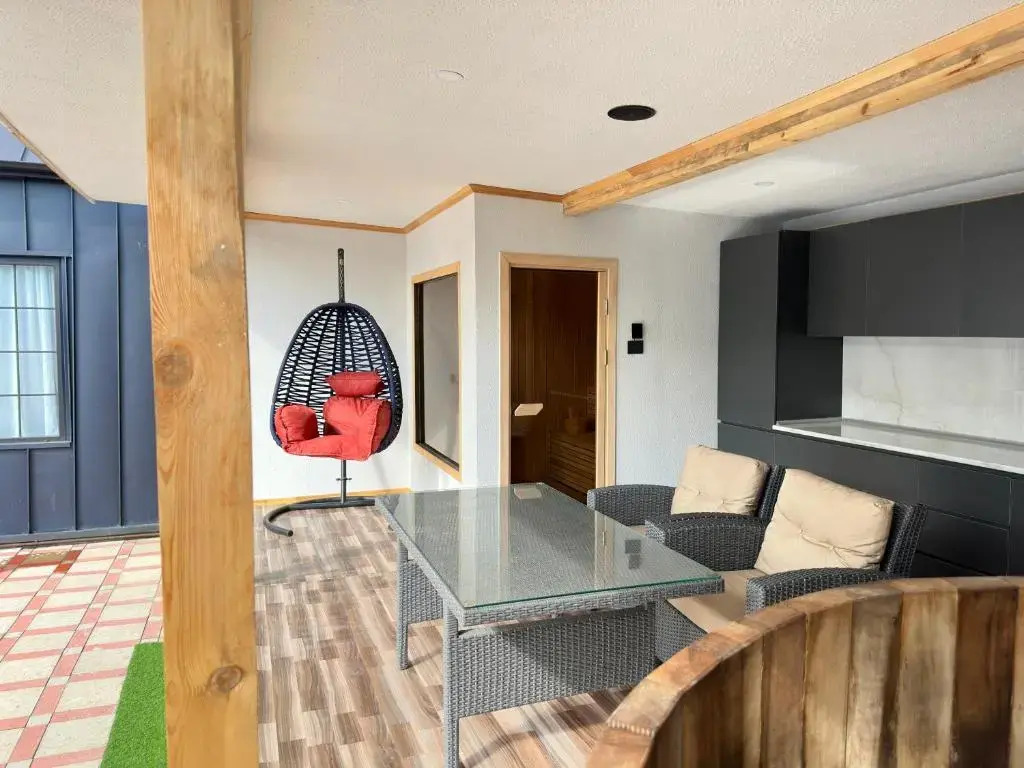 Qafqaz Suite Wood Stack