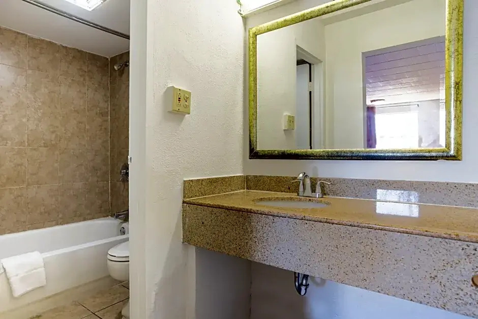 Oyo Hotel Baltimore Hwy 40