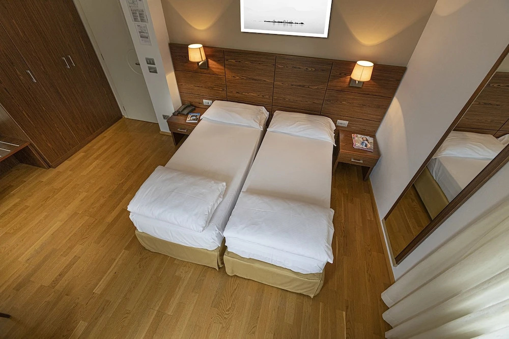 Hotel Lago Di Garda