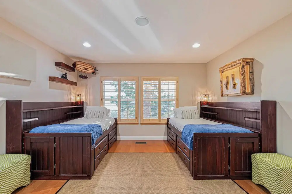 Hot Tub, Fire Pit, Game Room, Amazing Deck Views Sky Canyon Lodge by Avantstay