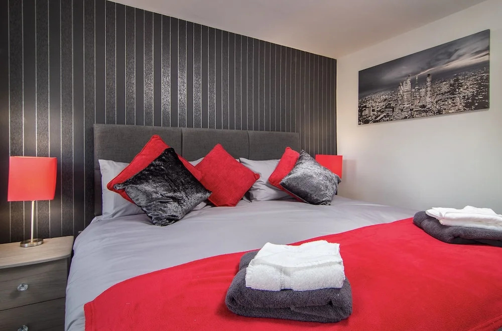 2 Bedrooms Sleeps 6 Near Top Blackpool Attractions