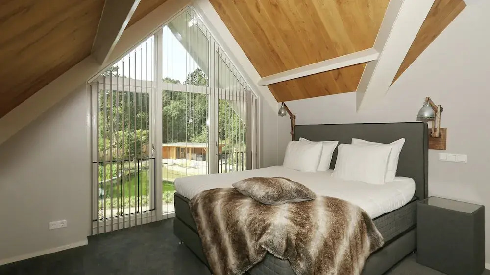 Luxurious Holiday Home with Hot Tub in Noordwijk