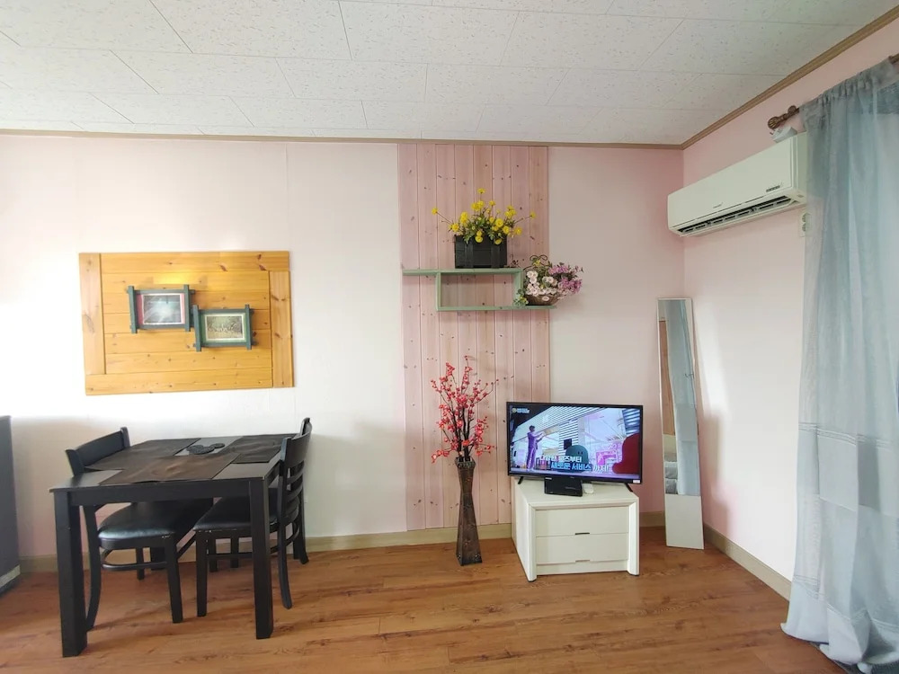 Salmon Village Pension