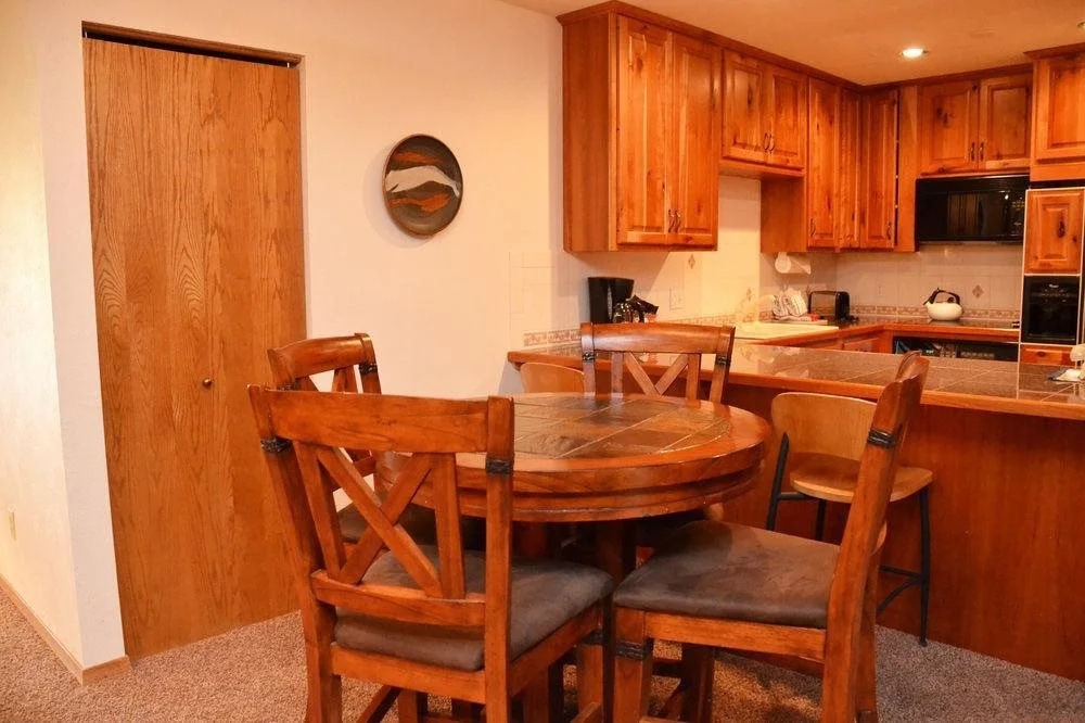 Cimarron Bear Condo: Fantastic Location, Sleeps 8