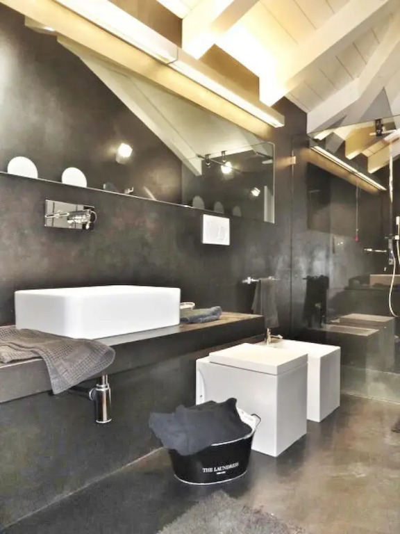Tra Sassi Stelle apt in a Lake View Stone House