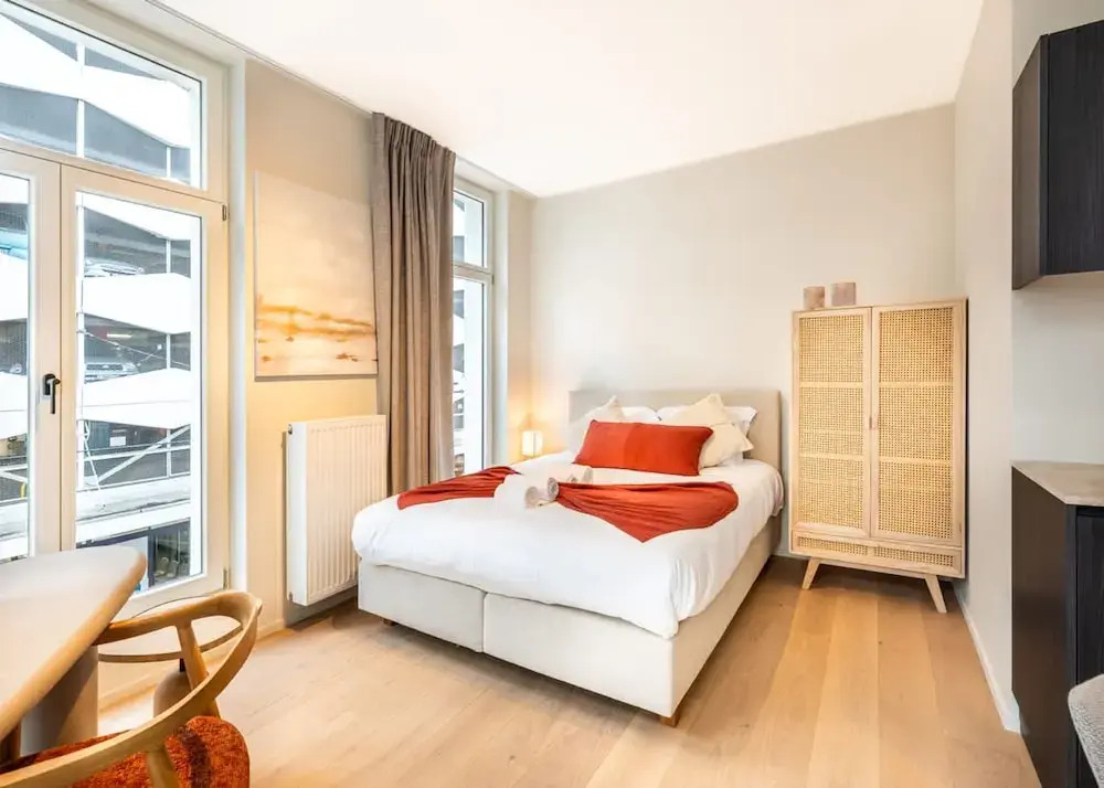 Trendy Modern Corner Studio With a View of Ghent