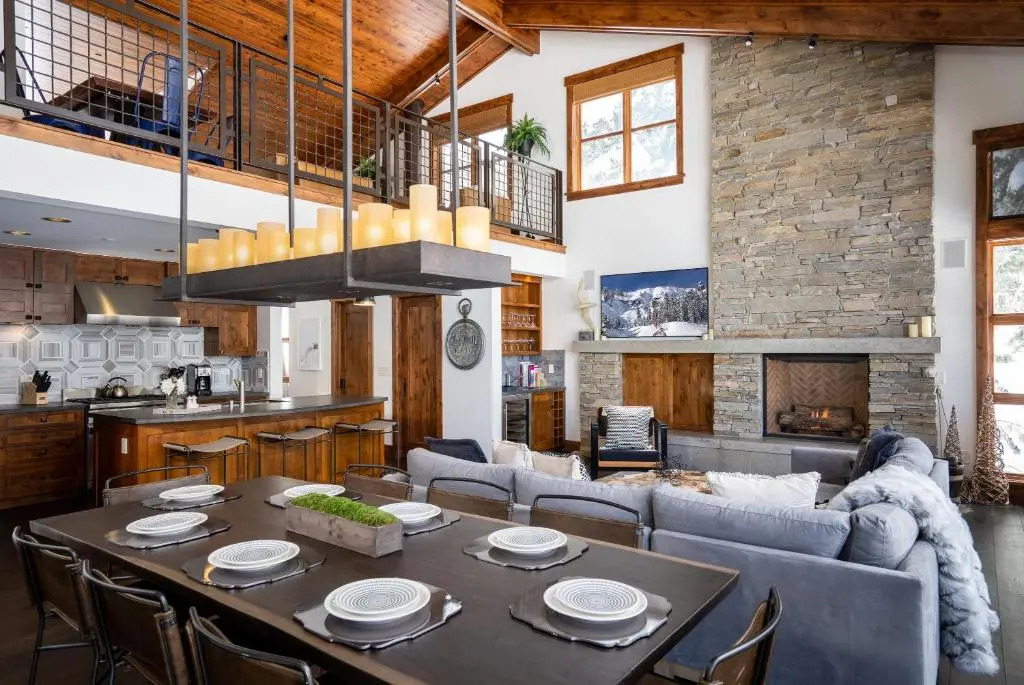 Luxury 4BD True Ski-In/Ski-Out Mid-Mountain Residence - Trailside Northstar