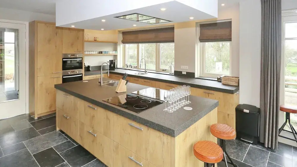 Luxurious Holiday Home with Hot Tub in Noordwijk