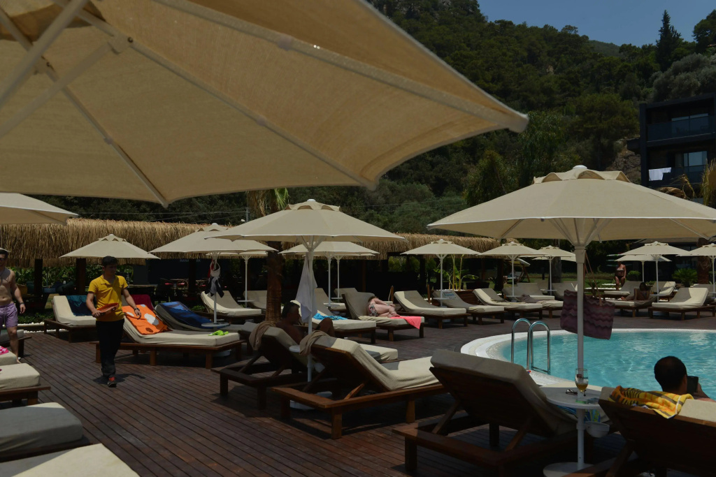 Manaspark Deluxe Hotel