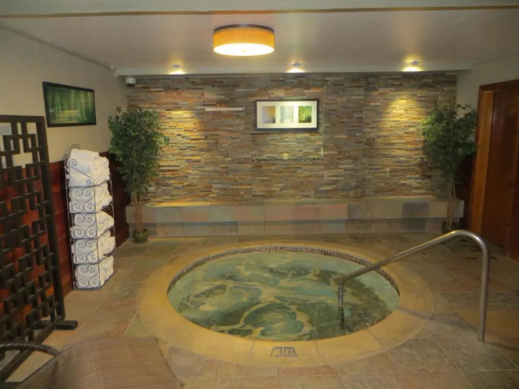 The Mammoth Creek Inn
