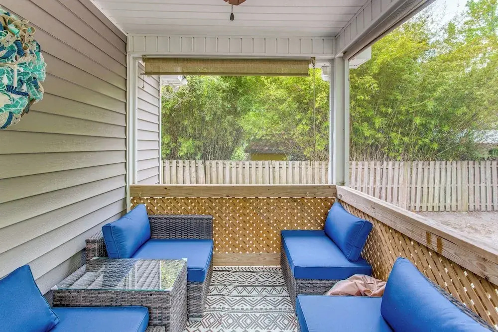 Little River Cottage with Deck
