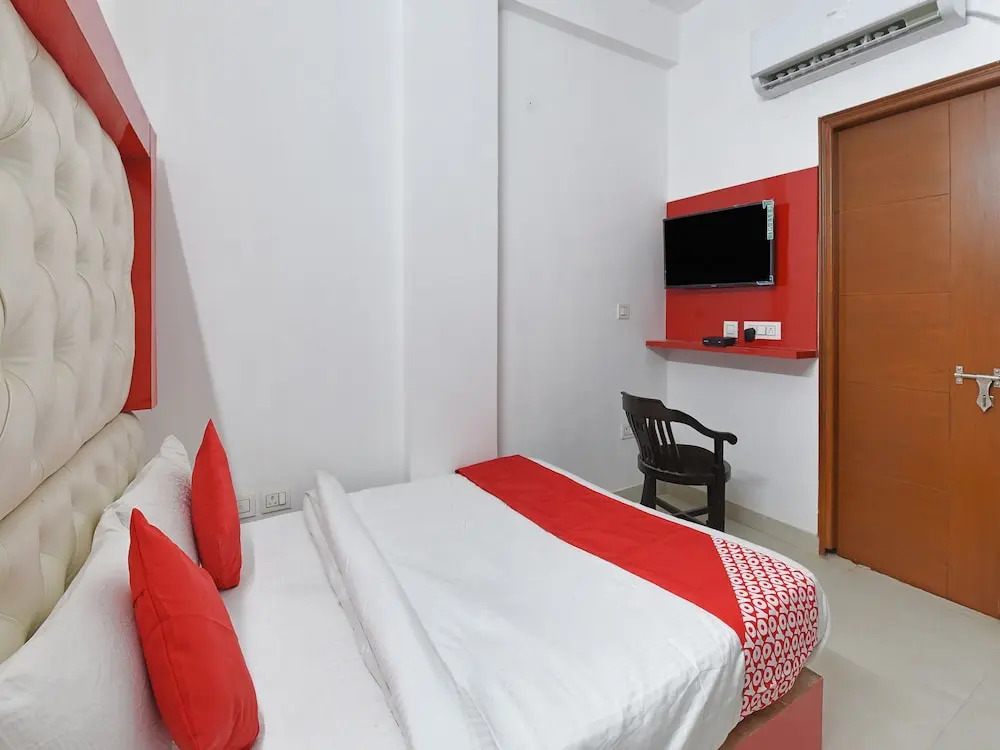 Oyo 19525 Rg Corporate Suites