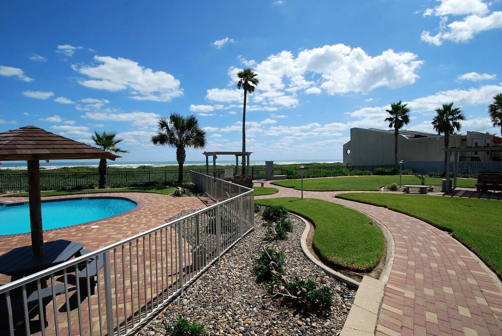 Aquarius Penthouse #2, Dahktari 4 Bedroom Condo by RedAwning