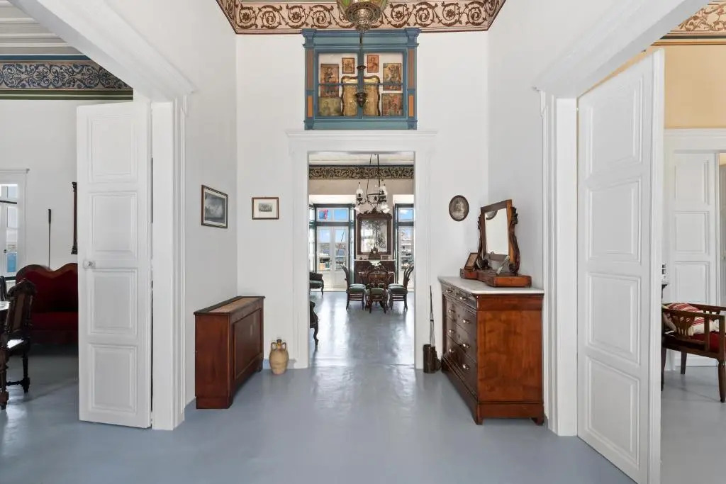 1800 Mansion