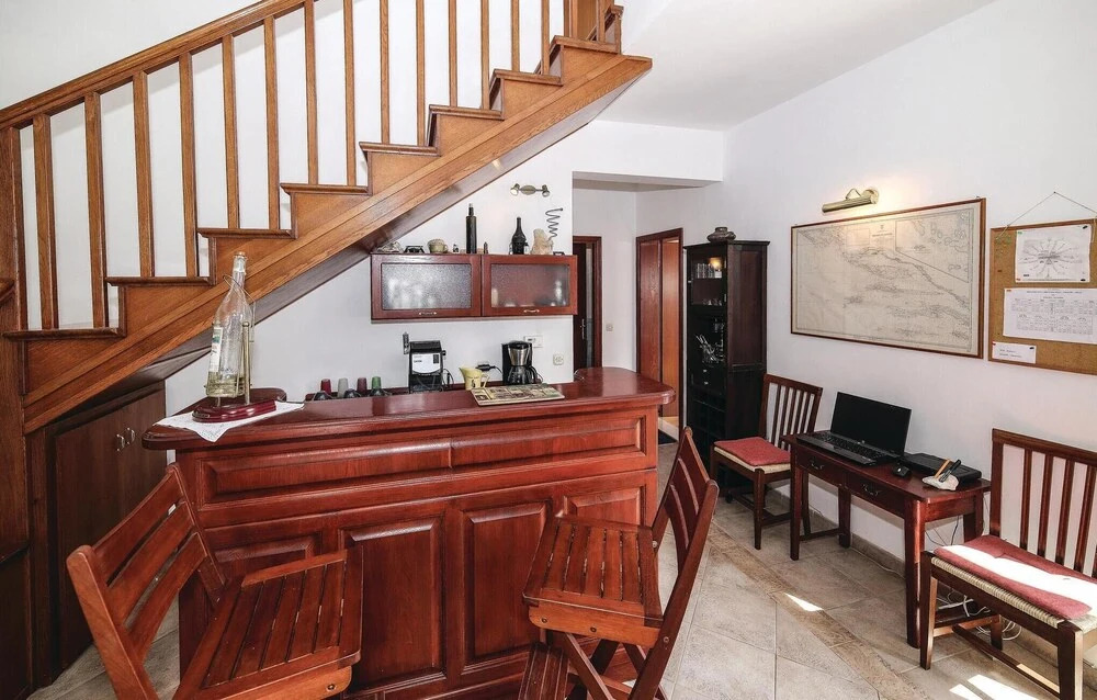 Beautiful Home in Drvenik Mali With Wifi and 5 Bedrooms