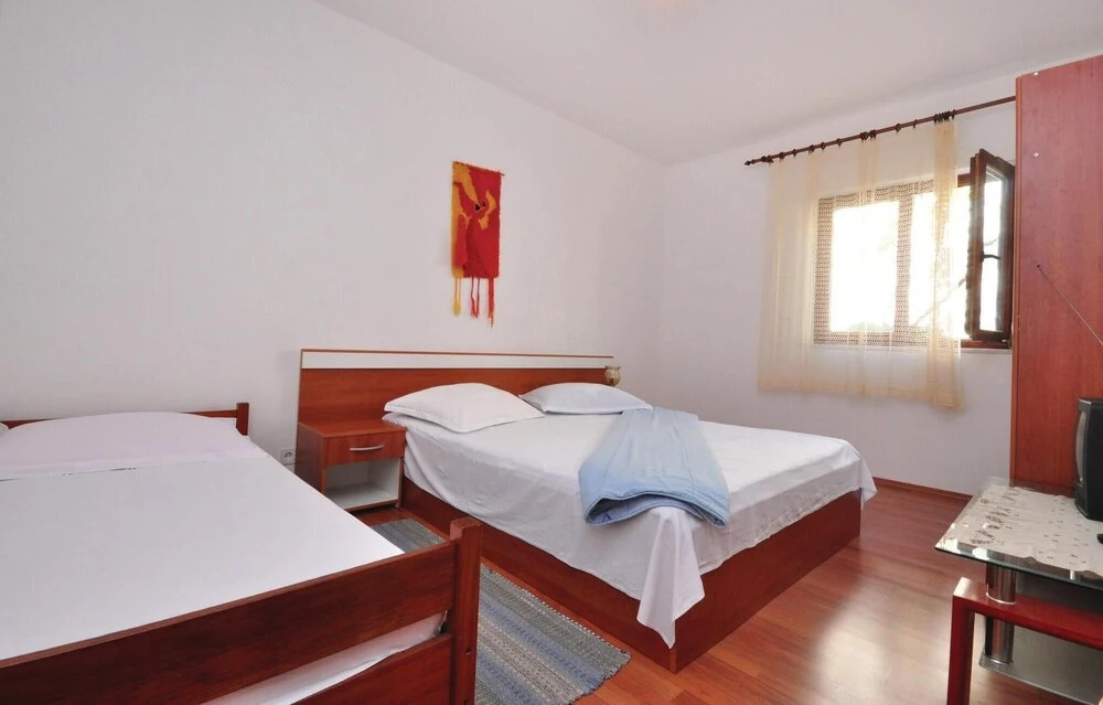 Awesome Apartment in Lokva Rogoznica With 2 Bedrooms