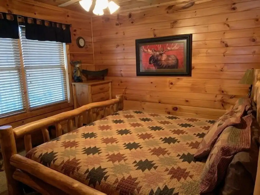 5 O' Clock Somewhere 3 Bedroom Cabin by RedAwning