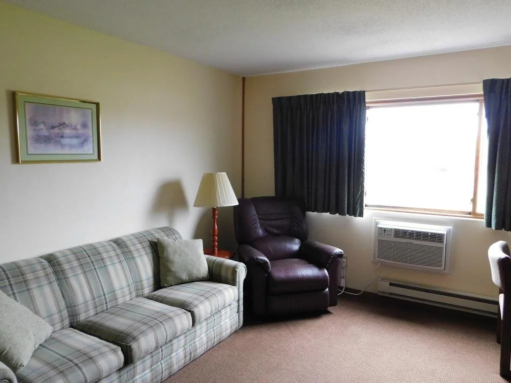 AmeriVu Inn and Suites