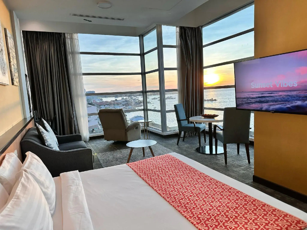 Hotel 7 Suria