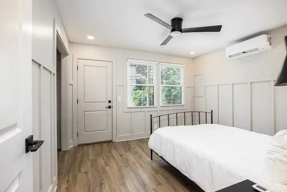 The Nomad: 4 1brs, 2 Studios 24-guest Retreat