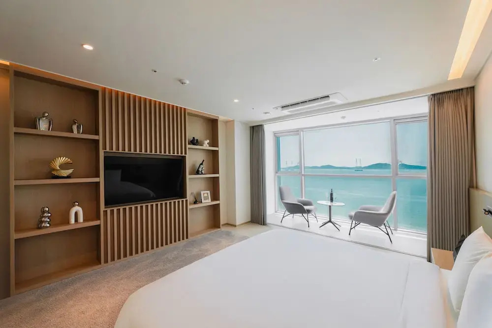 WAVEM HOTEL west