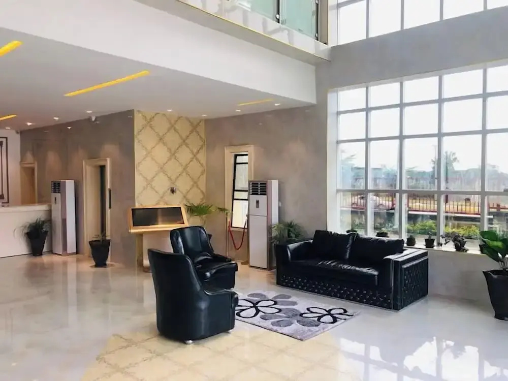 Royality Hill Apartment and Suites