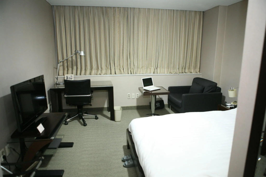 Gumi Century Hotel