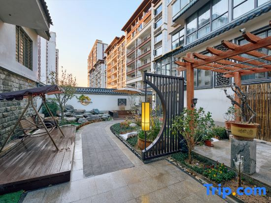 Qiyin Homestay (Wansui Mountain Wuxia City Kaifeng University)