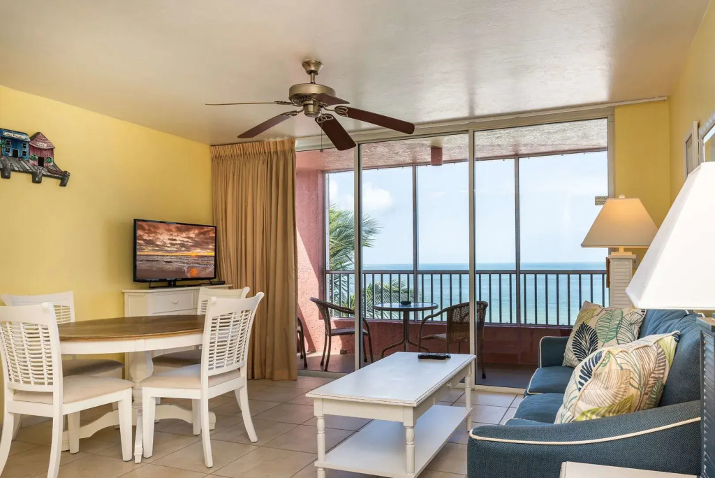 Casa Playa Resort