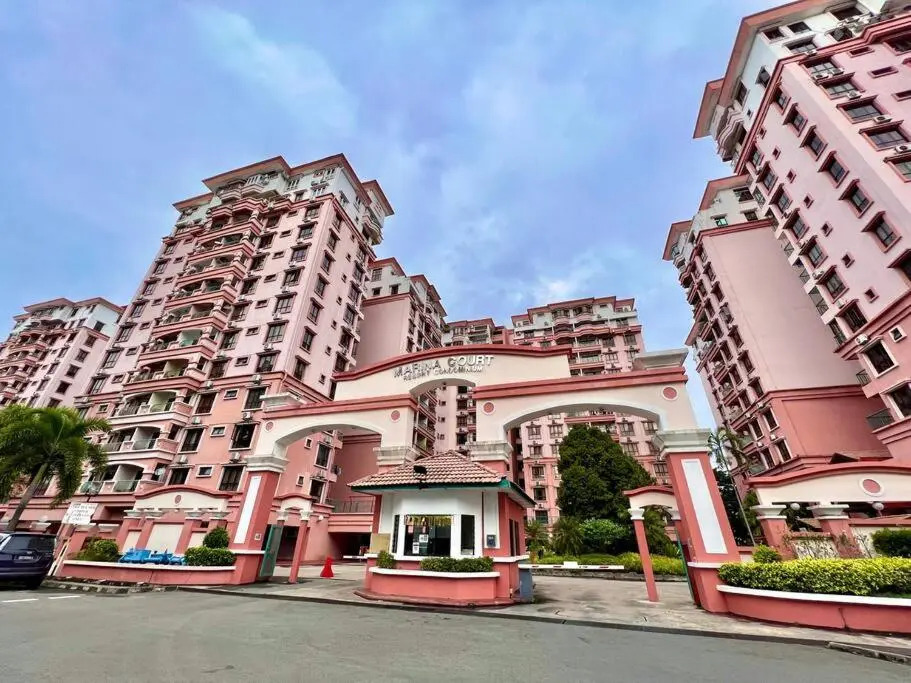 VACATION HOME PENTHOUSE MARINA COURT CONDO RESORT KOTA KINABALU 5 bedrooms 15 pax