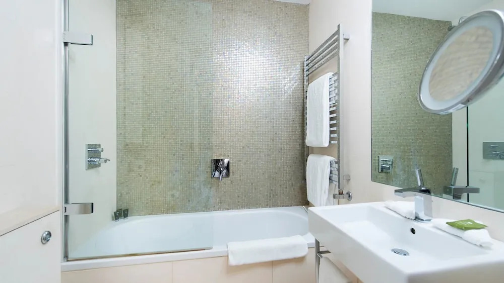 Luxury, Spacious 2BR Apartment in Mayfair