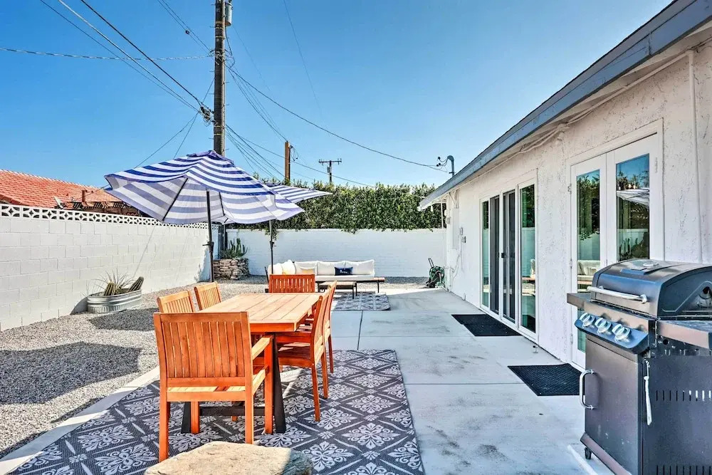 Less Than 4 Mi to Dtwn Palm Springs Home with Private Patio