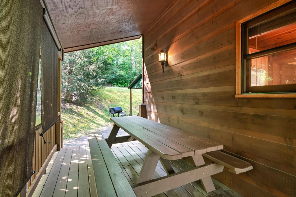 New! Private Cabin with Hot Tub 3/3 w/Game Room! Wears Valley