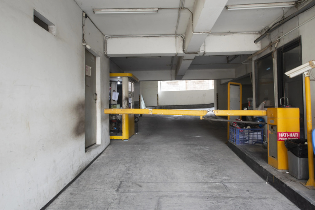 RedDoorz Apartment near Grand City Mall