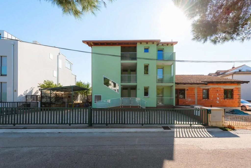 ANDREA house with apartments