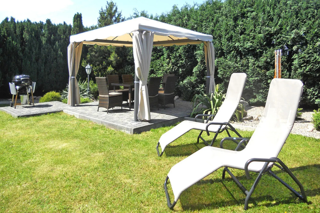 Large, comfortable holiday villa, private garden