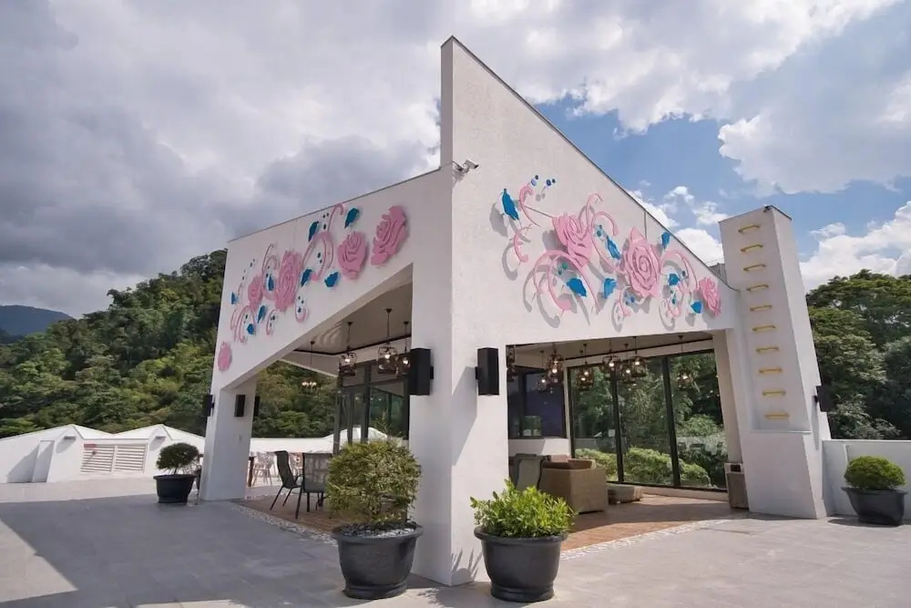 Taihe sun and the moon hostel