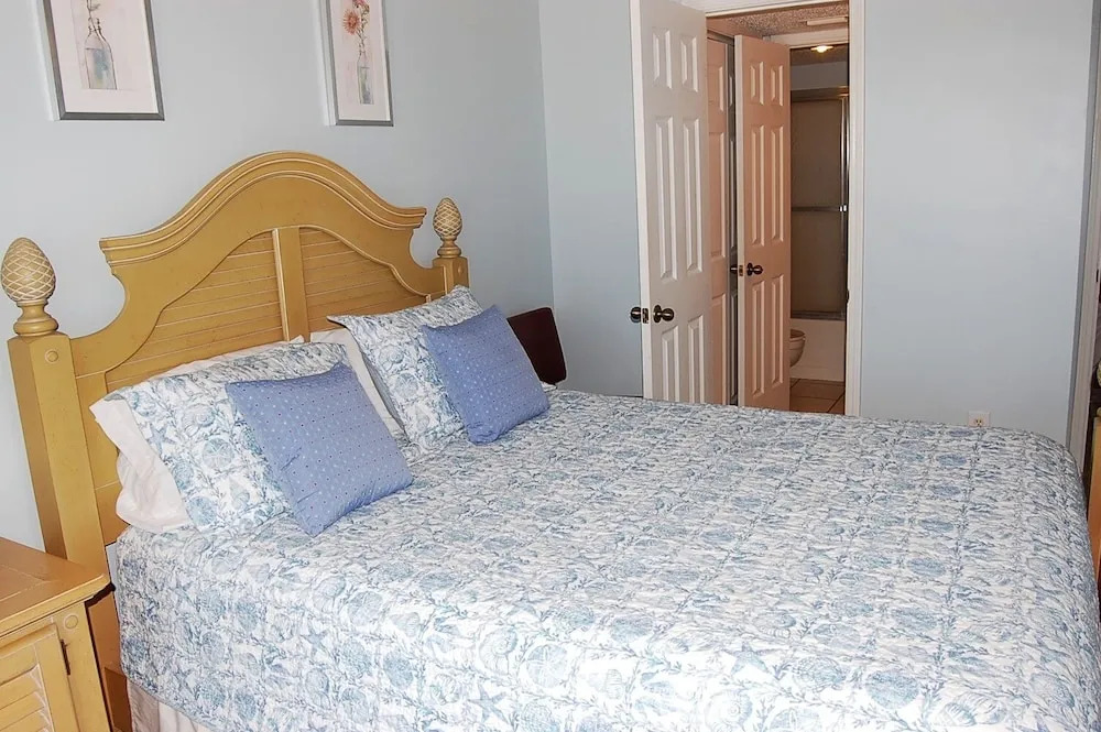 Surfside Shores 2502 condo