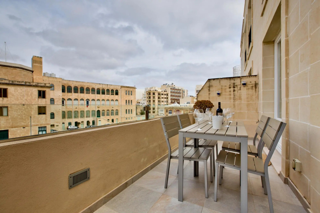 Raphaels - 2 Bedroom Apartment by Solea Holiday Homes