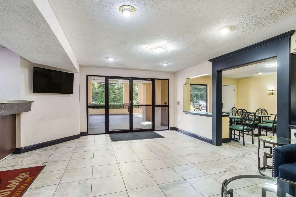Econo Lodge Clinton - Jackson West