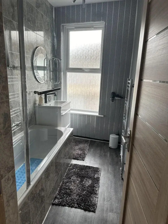 House - Sleeps 6 - Garden - Seaside - Pet Friendly