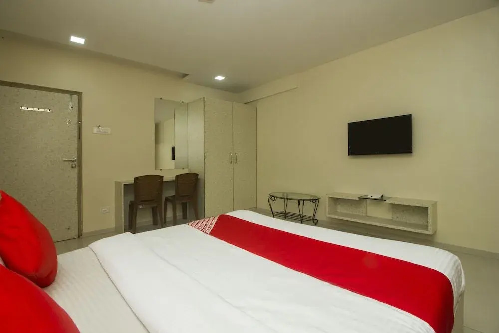 OYO 18610 Hotel Parivar Garden