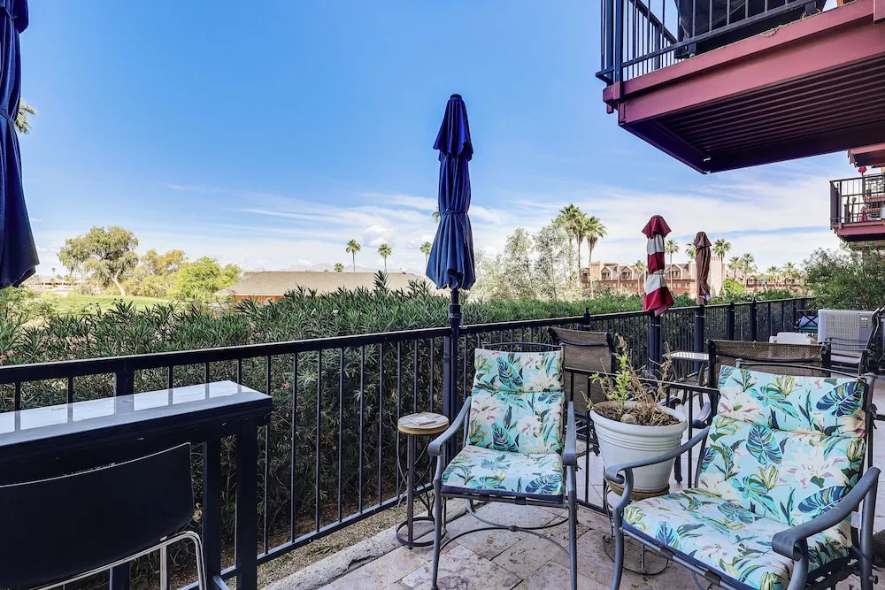 Golf, Boat, Swim! Walkable Lake Havasu Getaway
