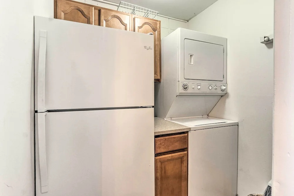 Vintage Hilton Head Island Condo: Steps to Beach!
