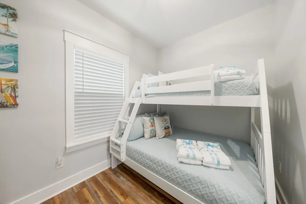 Laguna Peach: 3BA 2BA Retreat for 10! Explore Nearby Beaches & Activities
