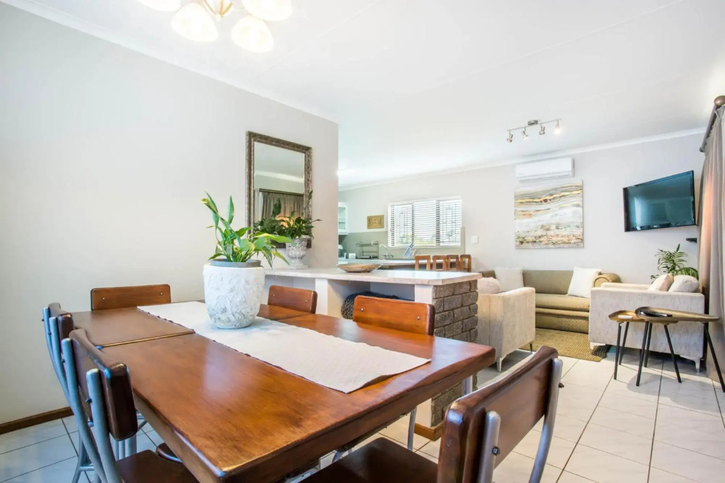 Out Of Bounds Self-Catering Lodge